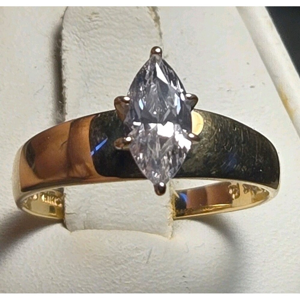 10K Gold Cubic Zirconia Ring Sz 9  2.5 Grams